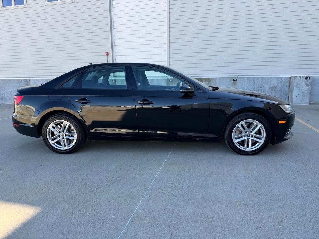 Audi A4 2.0T Premium quattro Sedan 2017