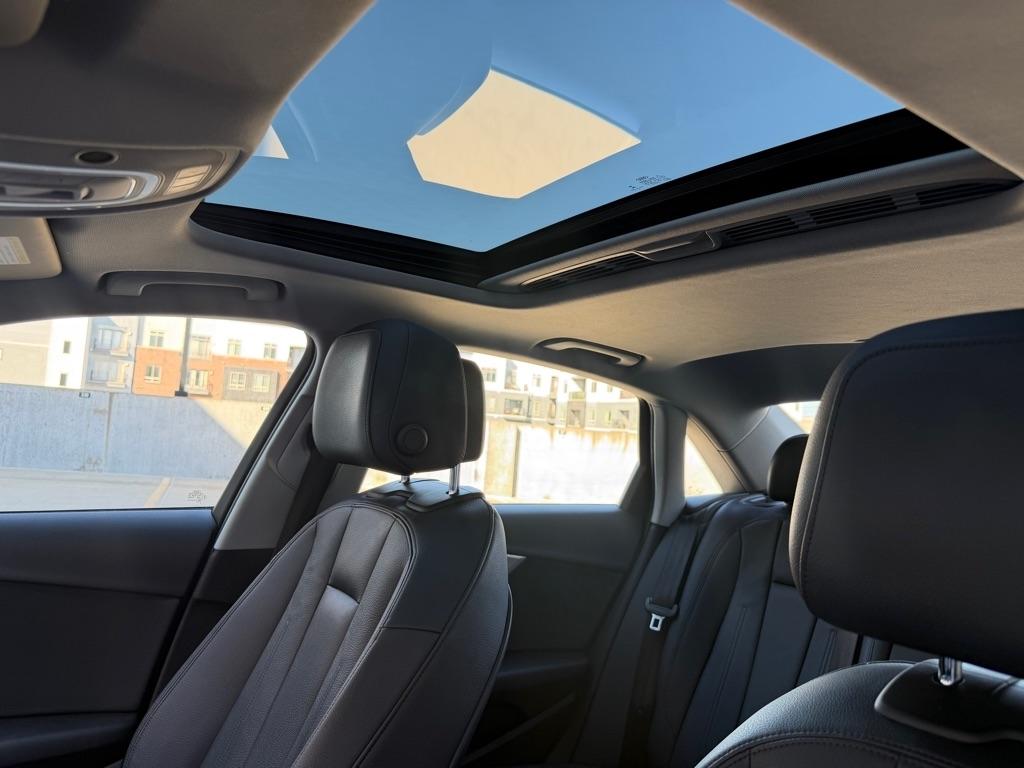 Audi A4 2.0T Premium quattro Sedan 2017