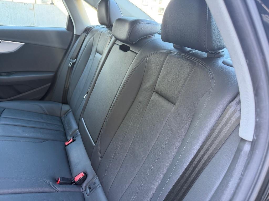 Audi A4 2.0T Premium quattro Sedan 2017