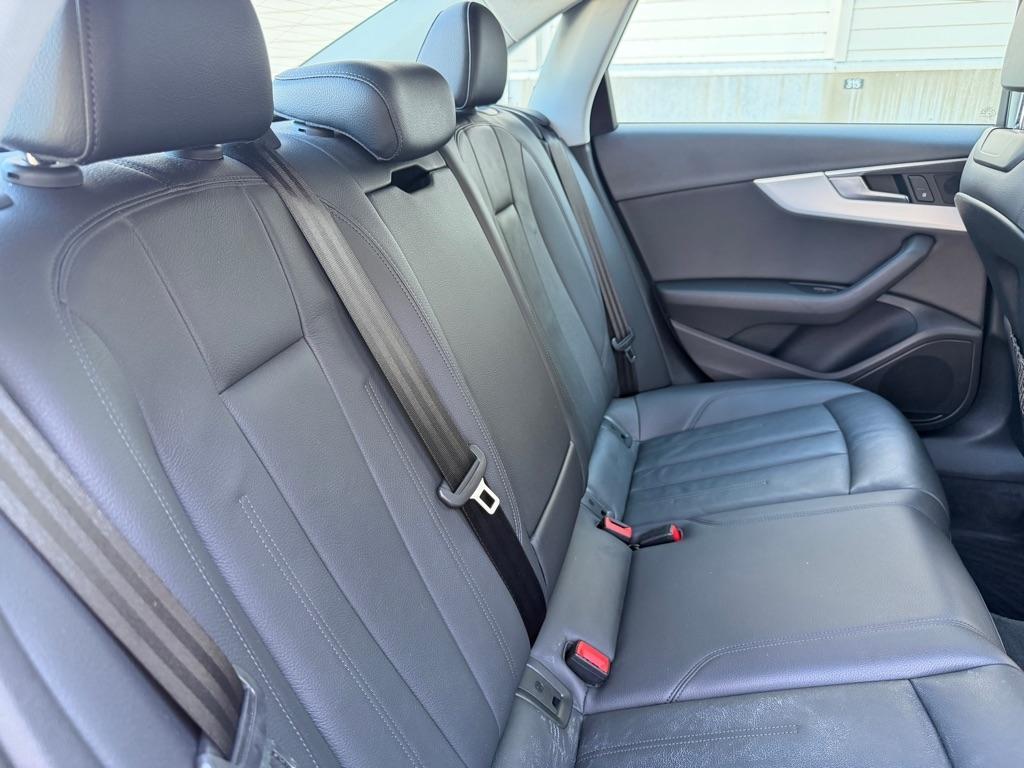 Audi A4 2.0T Premium quattro Sedan 2017