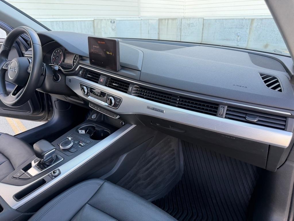 Audi A4 2.0T Premium quattro Sedan 2017