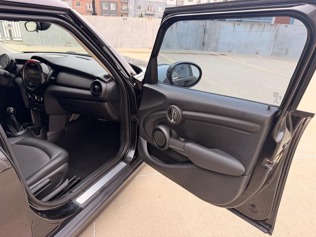 MINI Cooper 4-Door 2017