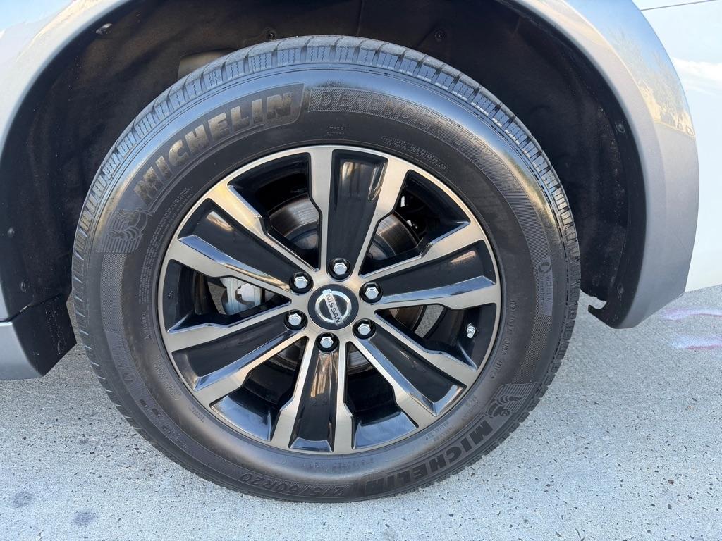 Nissan Armada Platinum AWD 2017