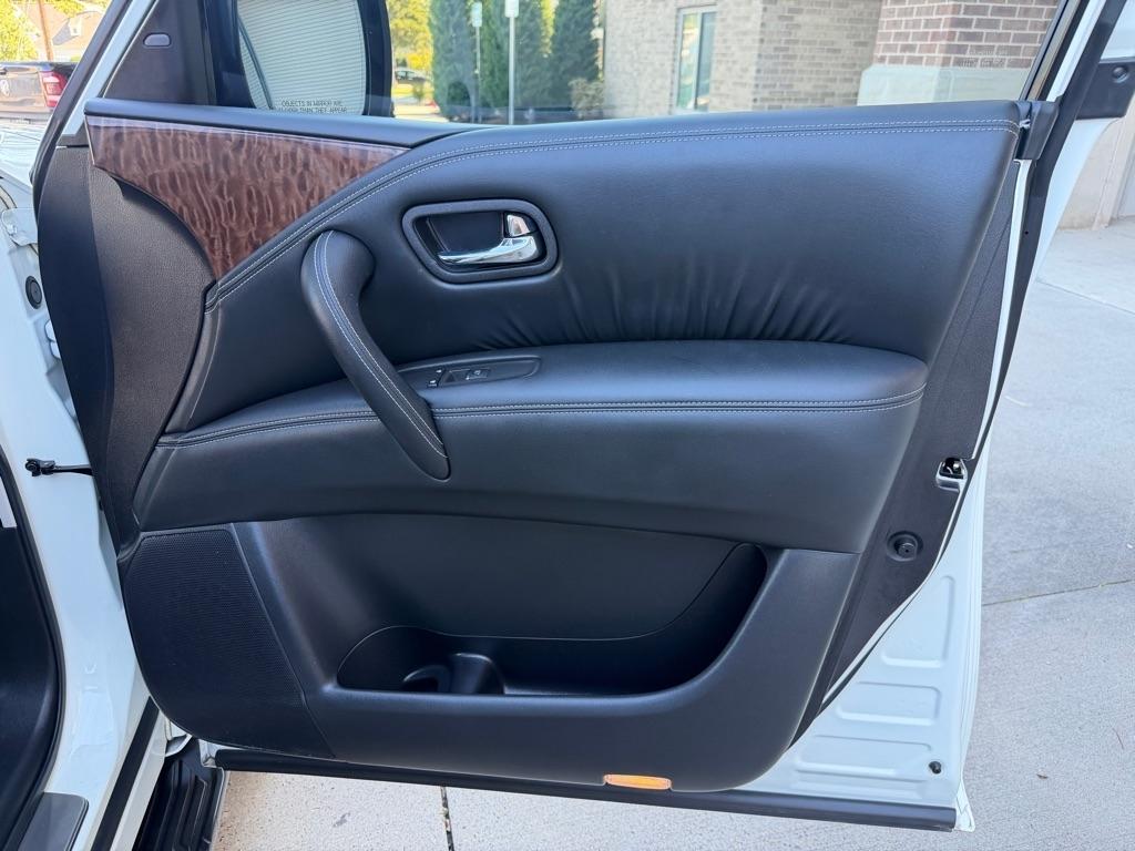 Nissan Armada Platinum AWD 2017