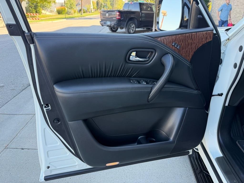 Nissan Armada Platinum AWD 2017