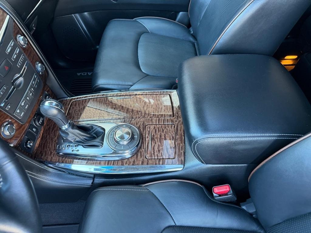 Nissan Armada Platinum AWD 2017
