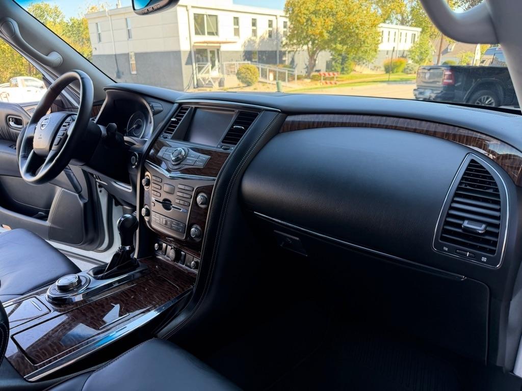 Nissan Armada Platinum AWD 2017