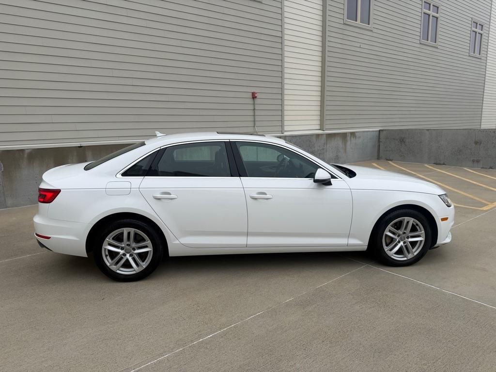 Audi A4 2.0T Premium quattro Sedan 2017