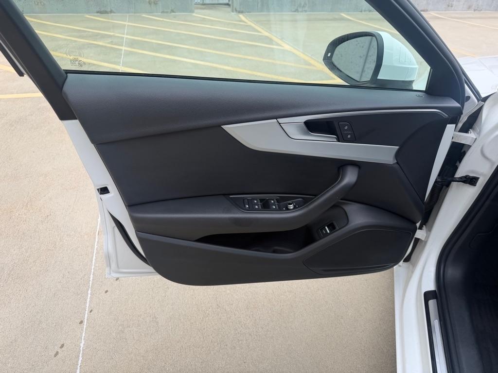 Audi A4 2.0T Premium quattro Sedan 2017