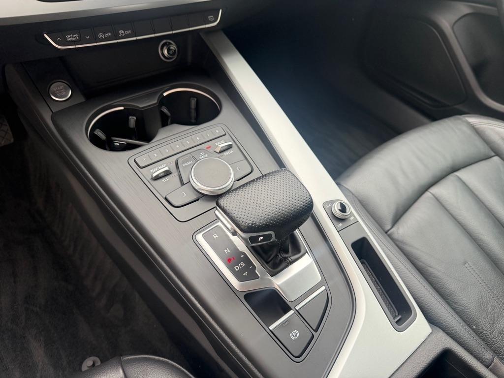 Audi A4 2.0T Premium quattro Sedan 2017