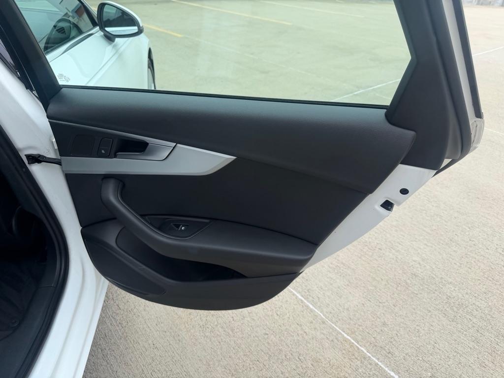 Audi A4 2.0T Premium quattro Sedan 2017