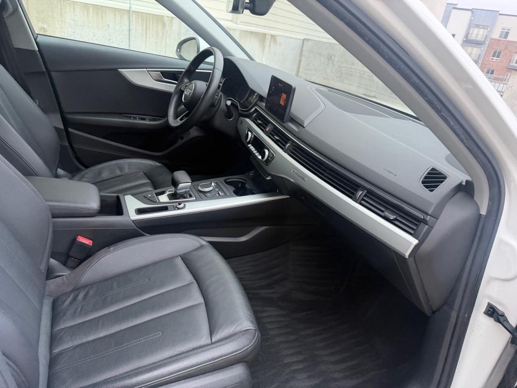 Audi A4 2.0T Premium quattro Sedan 2017