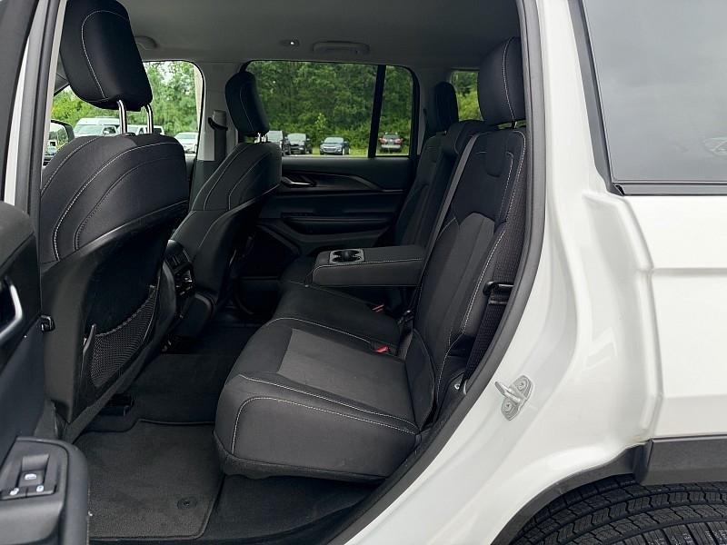 Jeep Grand Cherokee Laredo 4x4 2023