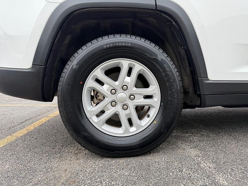 Jeep Grand Cherokee Laredo 4x4 2023