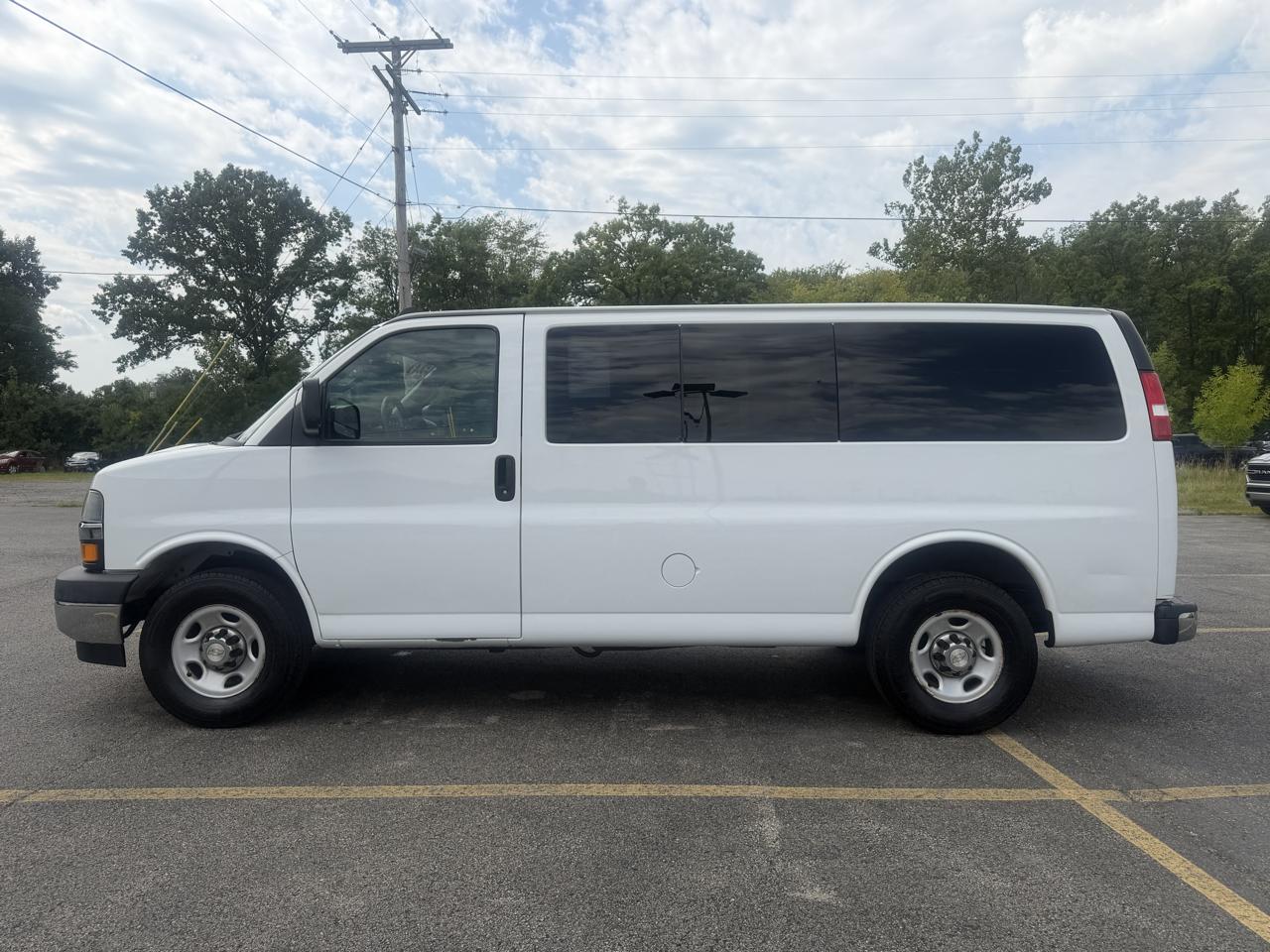 Chevrolet Express Passenger RWD 2500 135" LT 2020