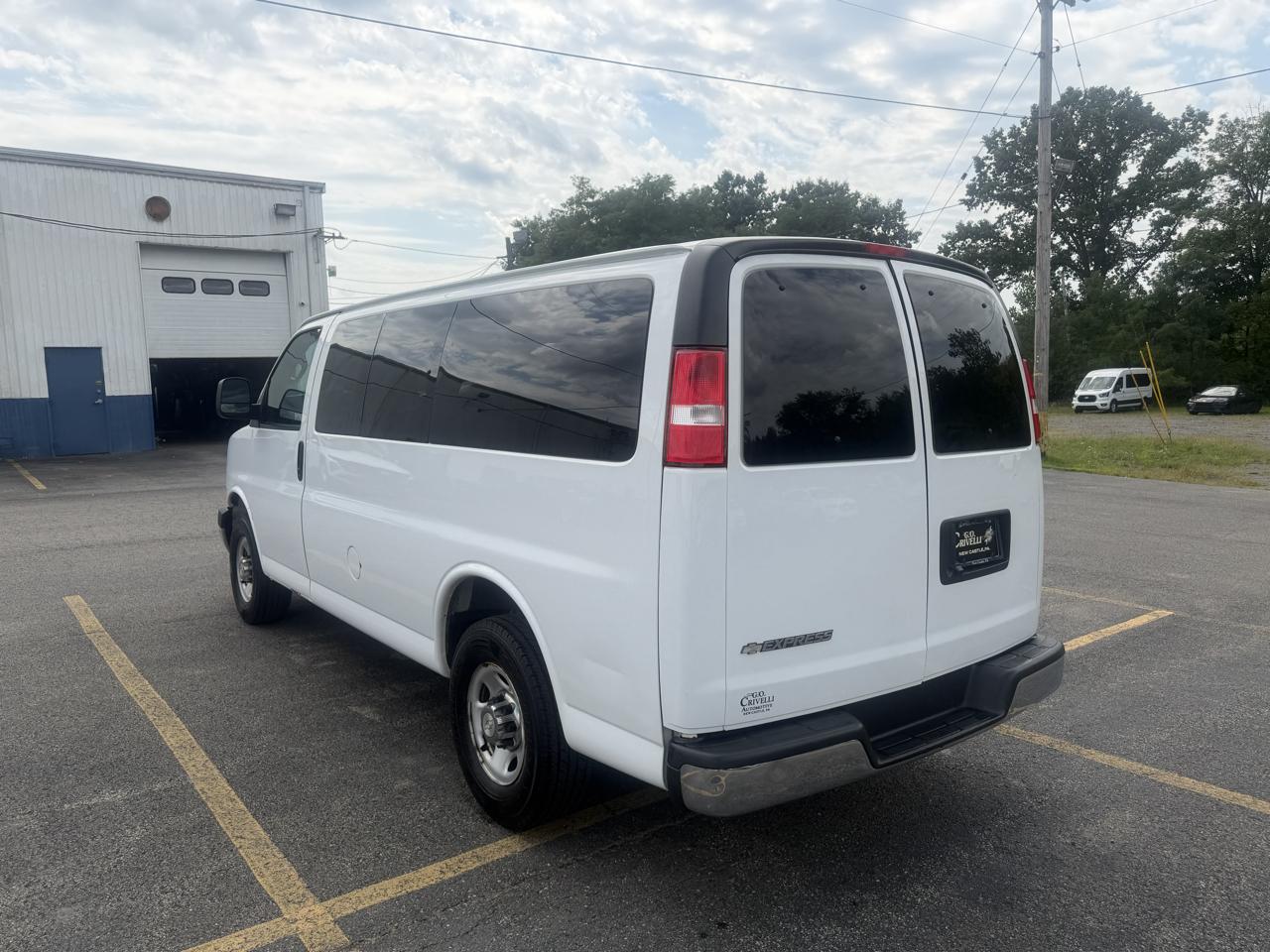 Chevrolet Express Passenger RWD 2500 135" LT 2020