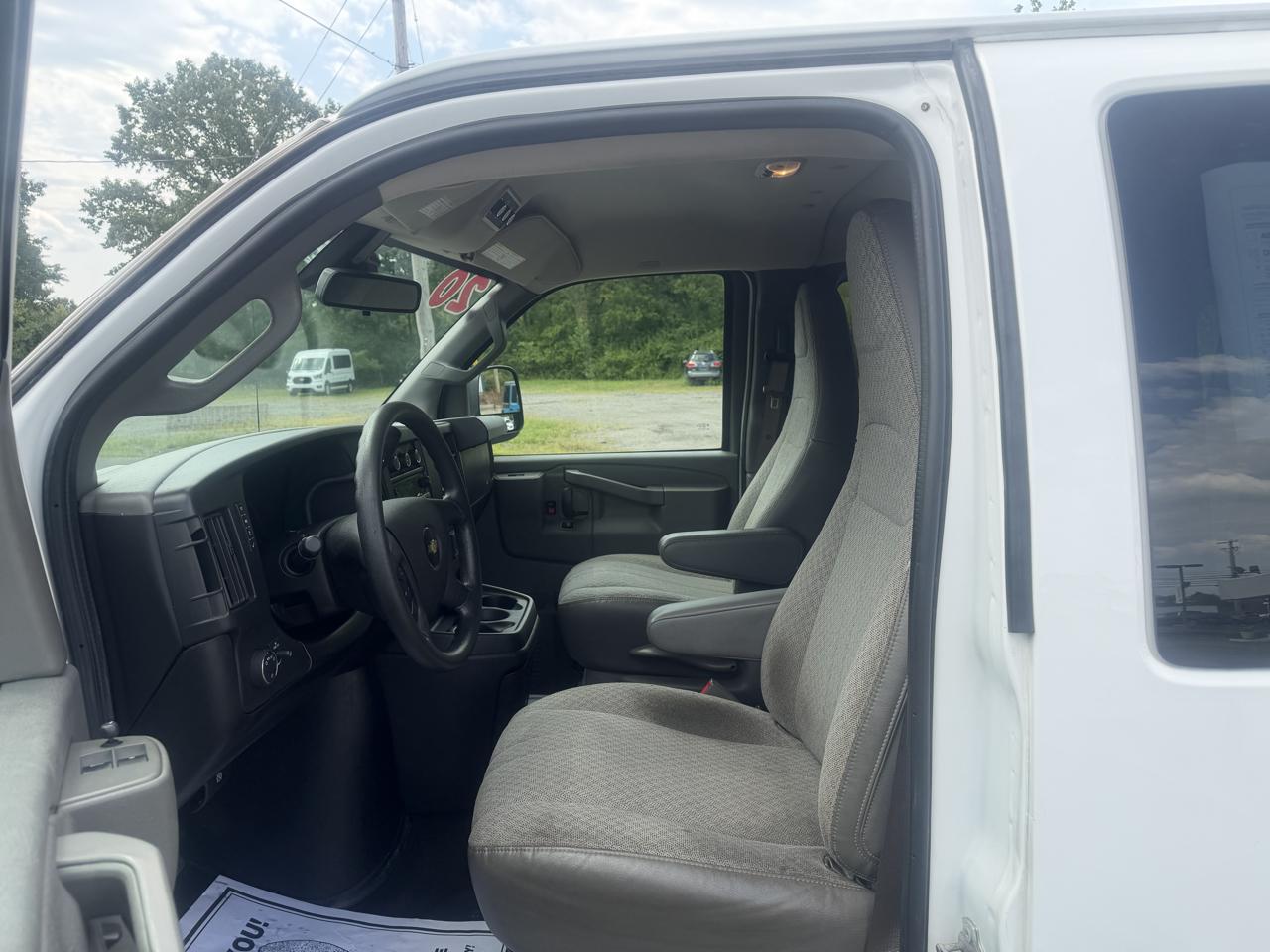 Chevrolet Express Passenger RWD 2500 135" LT 2020