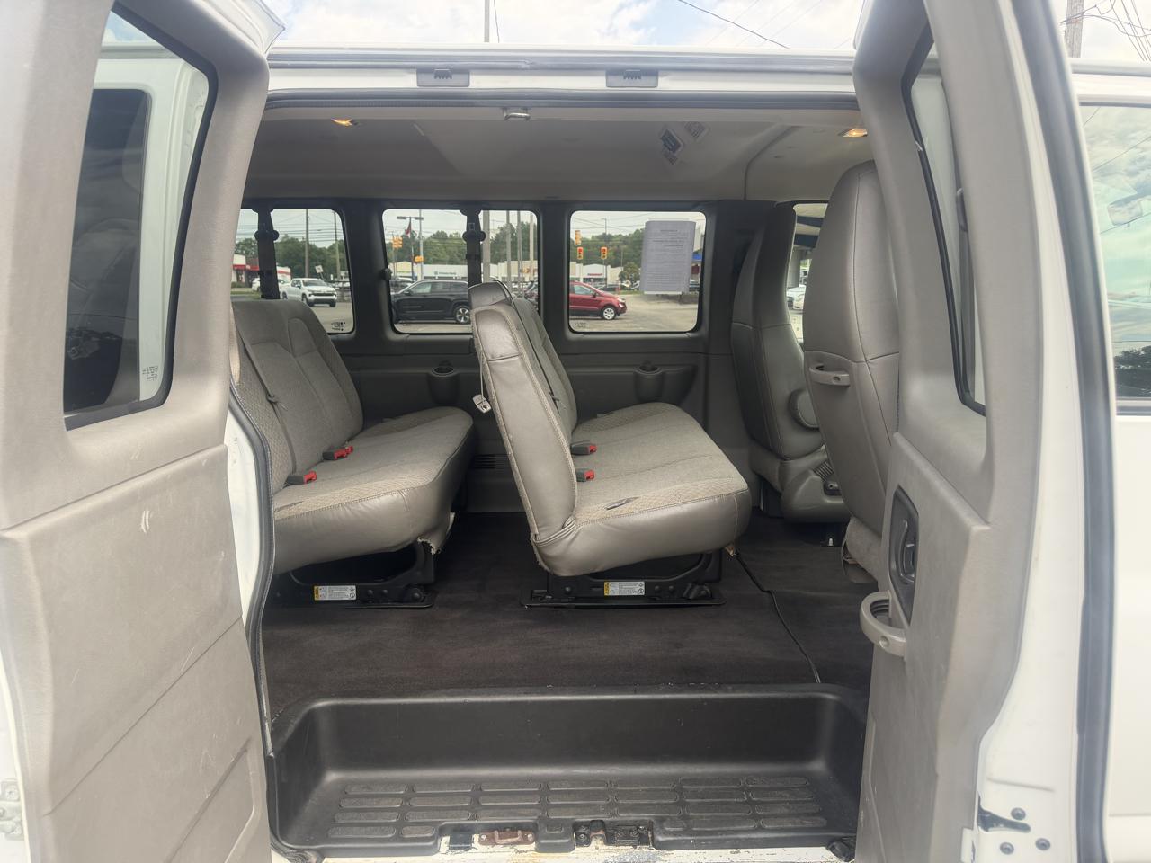 Chevrolet Express Passenger RWD 2500 135" LT 2020