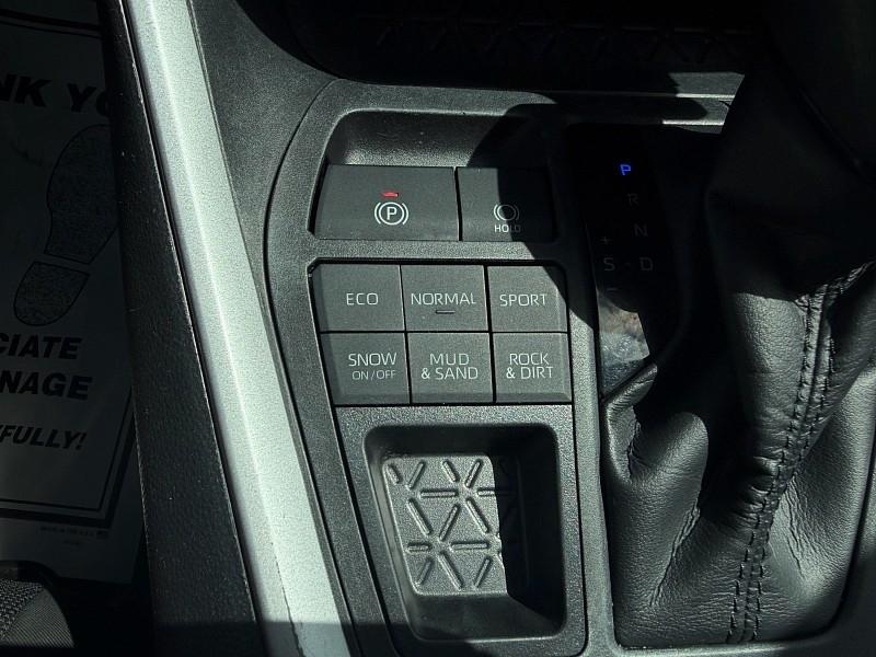Toyota RAV4 LE AWD (Natl) 2022