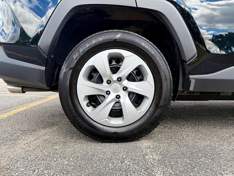 Toyota RAV4 LE AWD (Natl) 2022