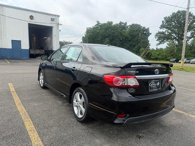 Toyota Corolla 4dr Sdn Auto LE (Natl) 2011