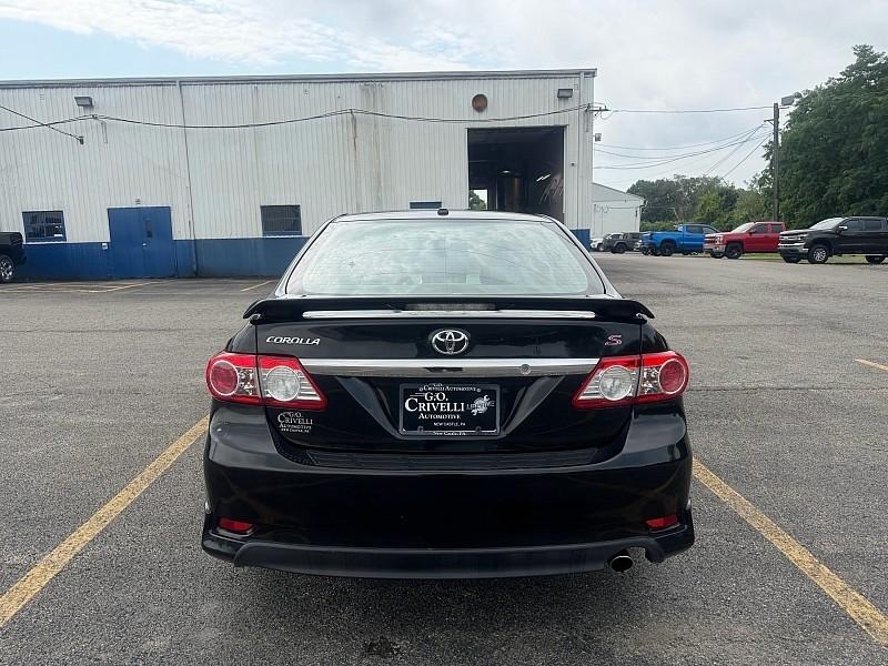 Toyota Corolla 4dr Sdn Auto LE (Natl) 2011
