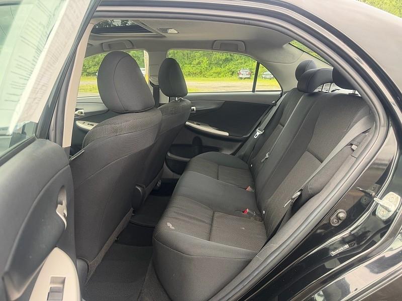 Toyota Corolla 4dr Sdn Auto LE (Natl) 2011