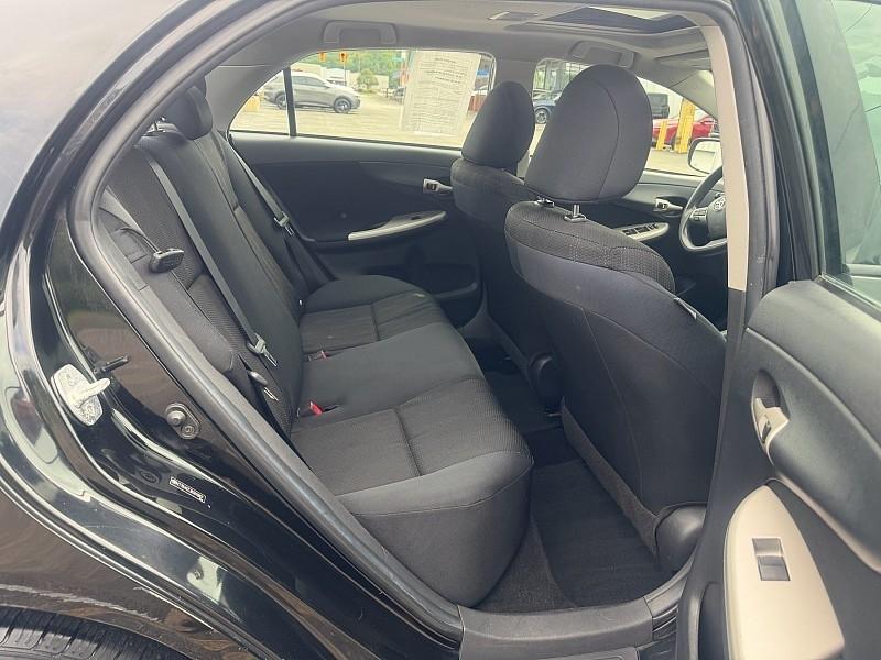 Toyota Corolla 4dr Sdn Auto LE (Natl) 2011
