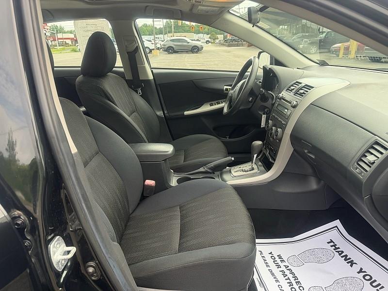 Toyota Corolla 4dr Sdn Auto LE (Natl) 2011