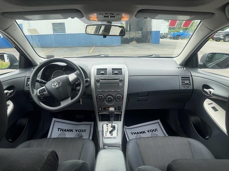 Toyota Corolla 4dr Sdn Auto LE (Natl) 2011