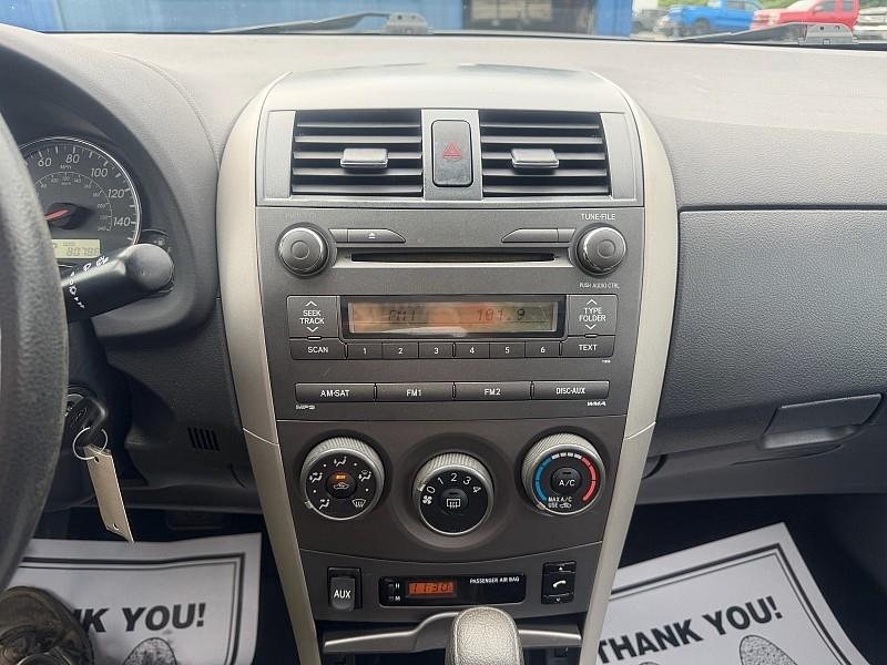 Toyota Corolla 4dr Sdn Auto LE (Natl) 2011