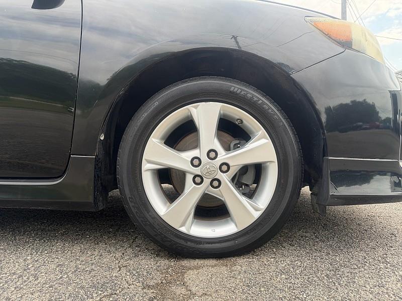 Toyota Corolla 4dr Sdn Auto LE (Natl) 2011
