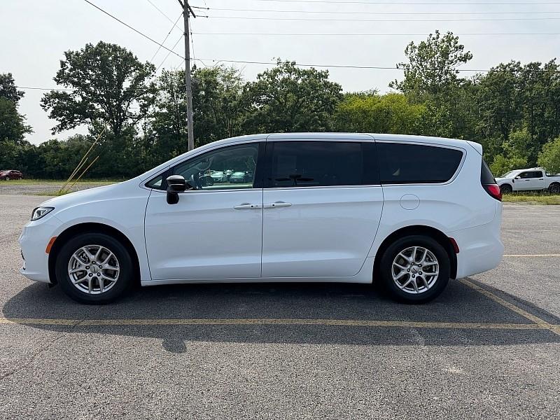 Chrysler Pacifica Touring L FWD 2024