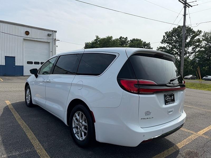 Chrysler Pacifica Touring L FWD 2024