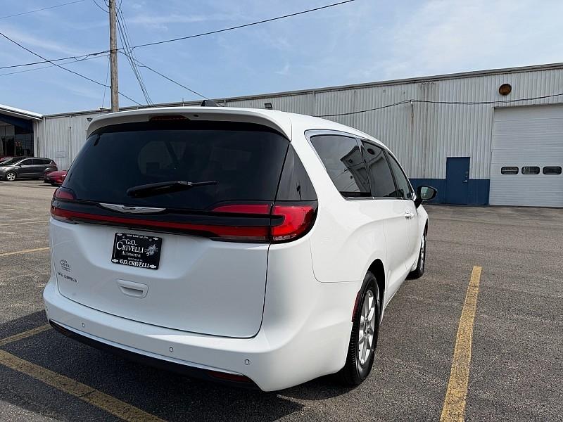 Chrysler Pacifica Touring L FWD 2024