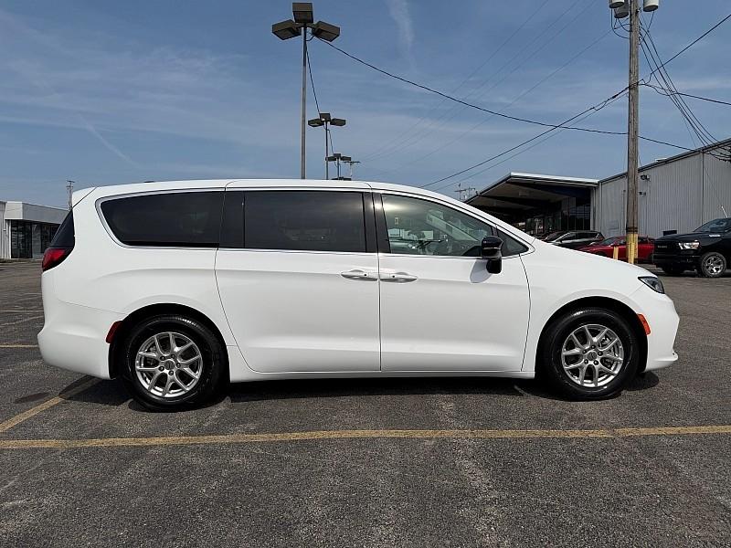 Chrysler Pacifica Touring L FWD 2024