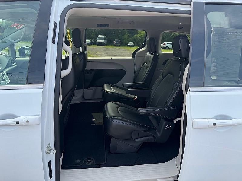 Chrysler Pacifica Touring L FWD 2024