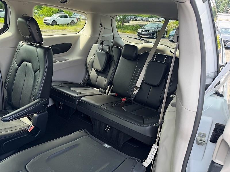 Chrysler Pacifica Touring L FWD 2024