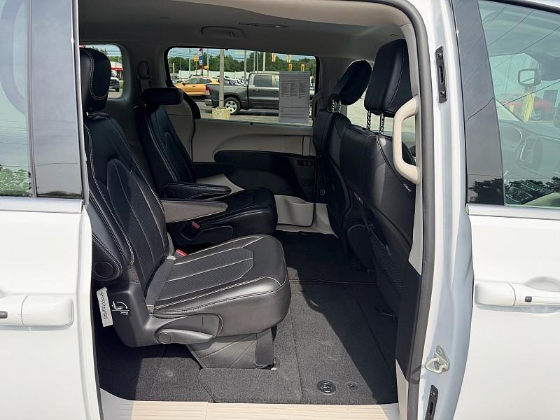 Chrysler Pacifica Touring L FWD 2024