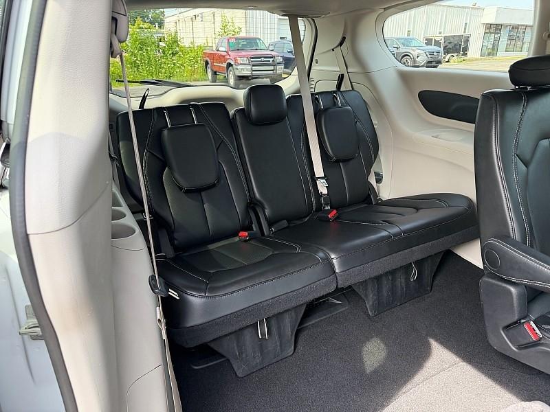 Chrysler Pacifica Touring L FWD 2024