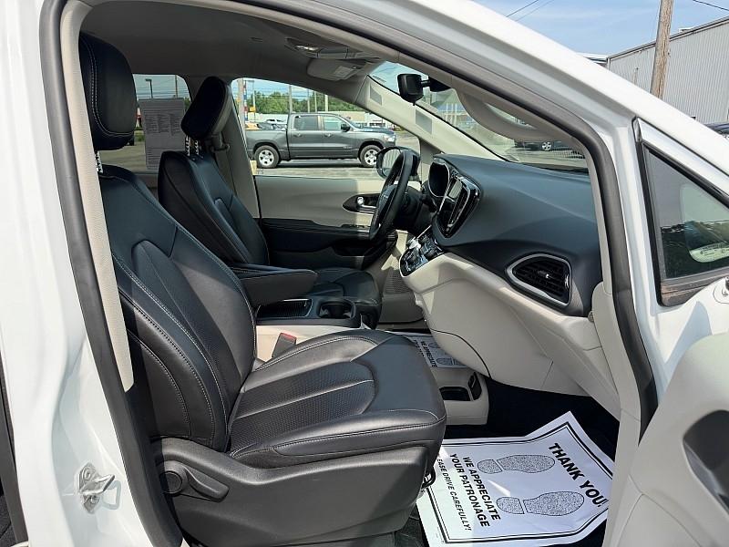 Chrysler Pacifica Touring L FWD 2024