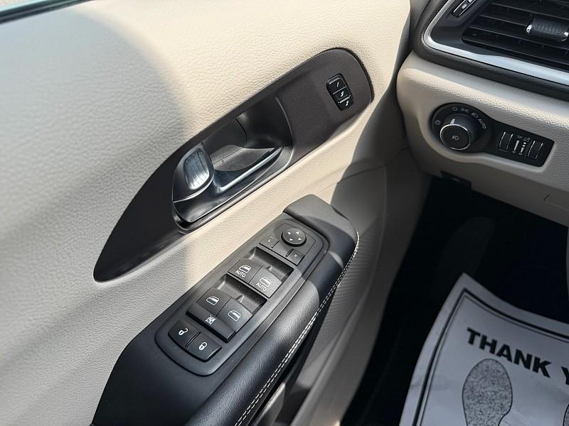 Chrysler Pacifica Touring L FWD 2024