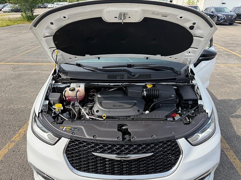 Chrysler Pacifica Touring L FWD 2024