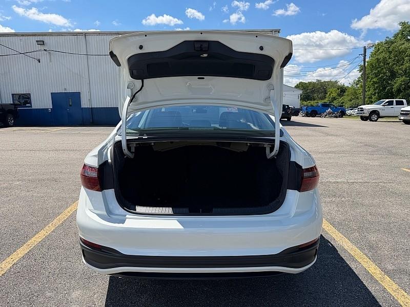 Volkswagen Jetta SE Auto 2023