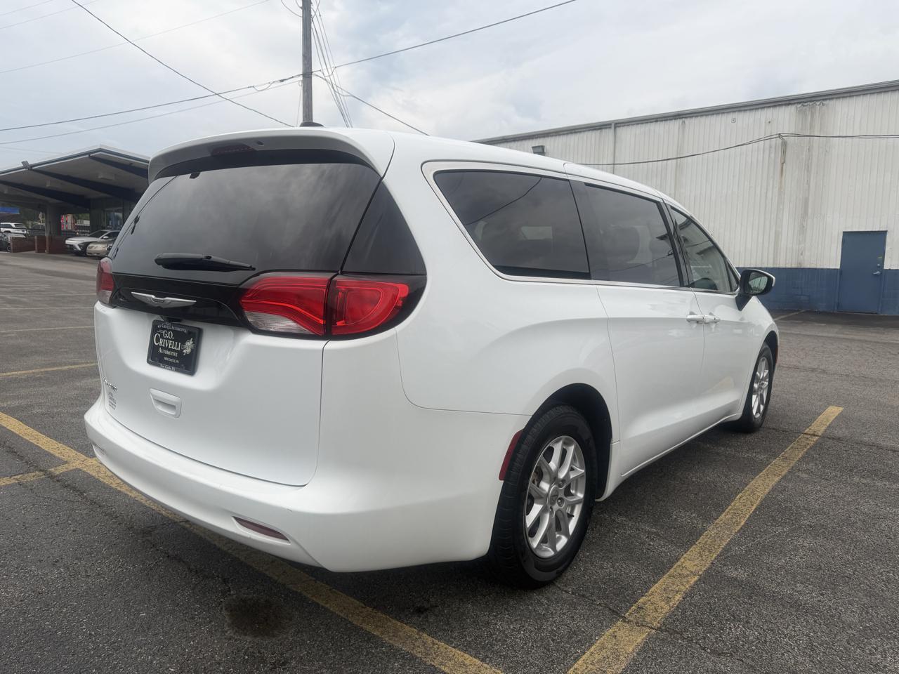 Chrysler Voyager LX FWD 2022