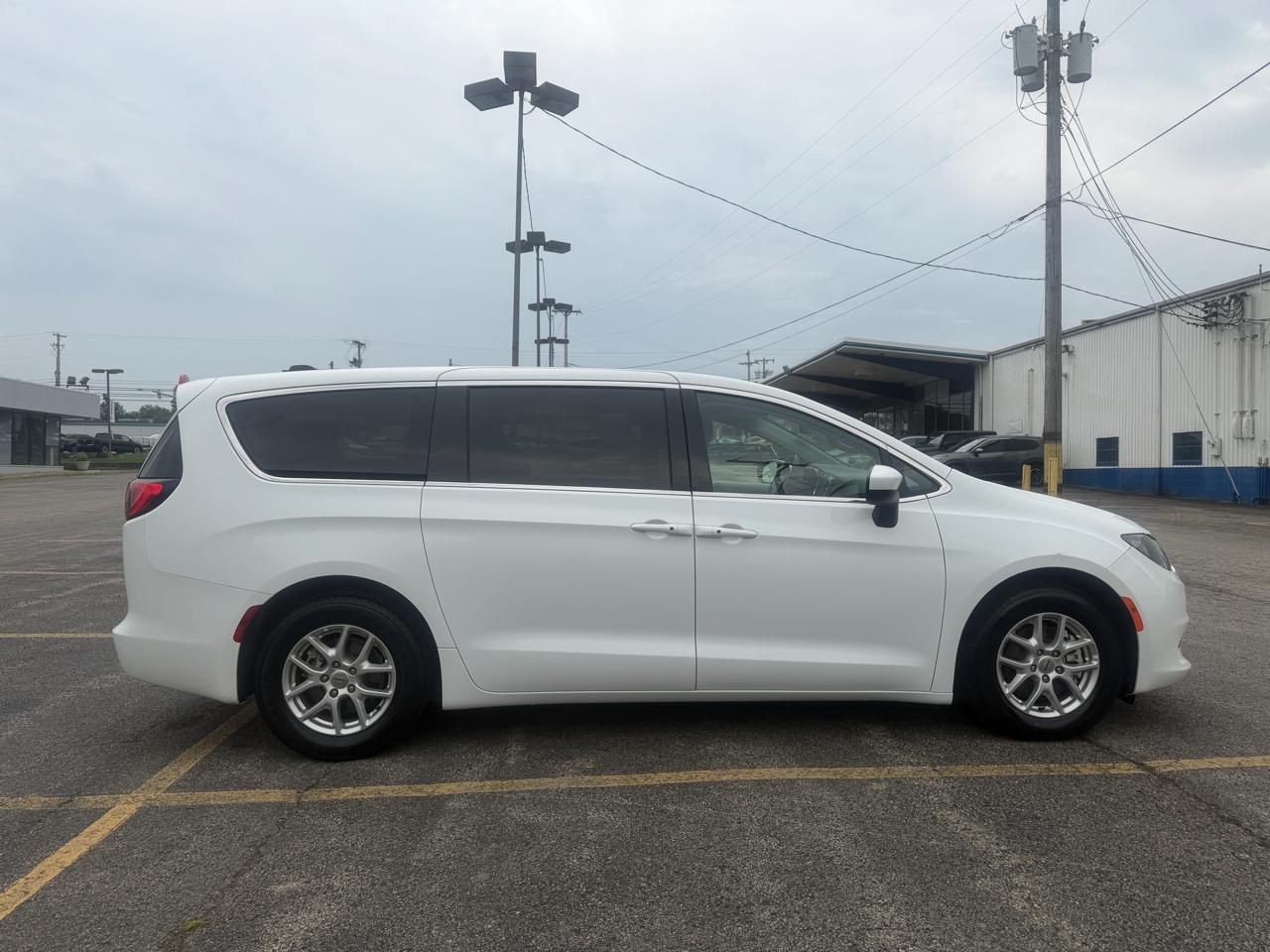 Chrysler Voyager LX FWD 2022