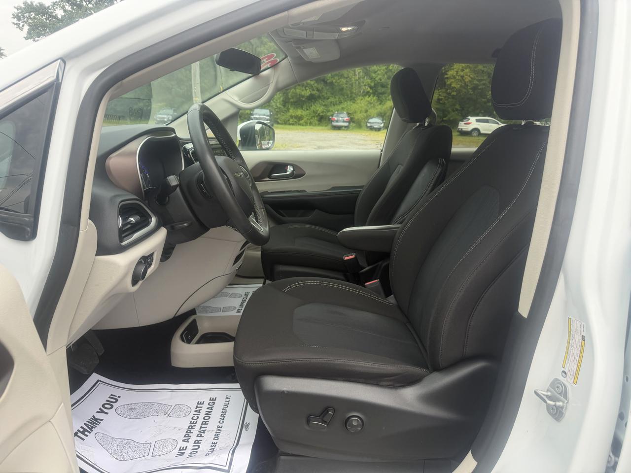 Chrysler Voyager LX FWD 2022