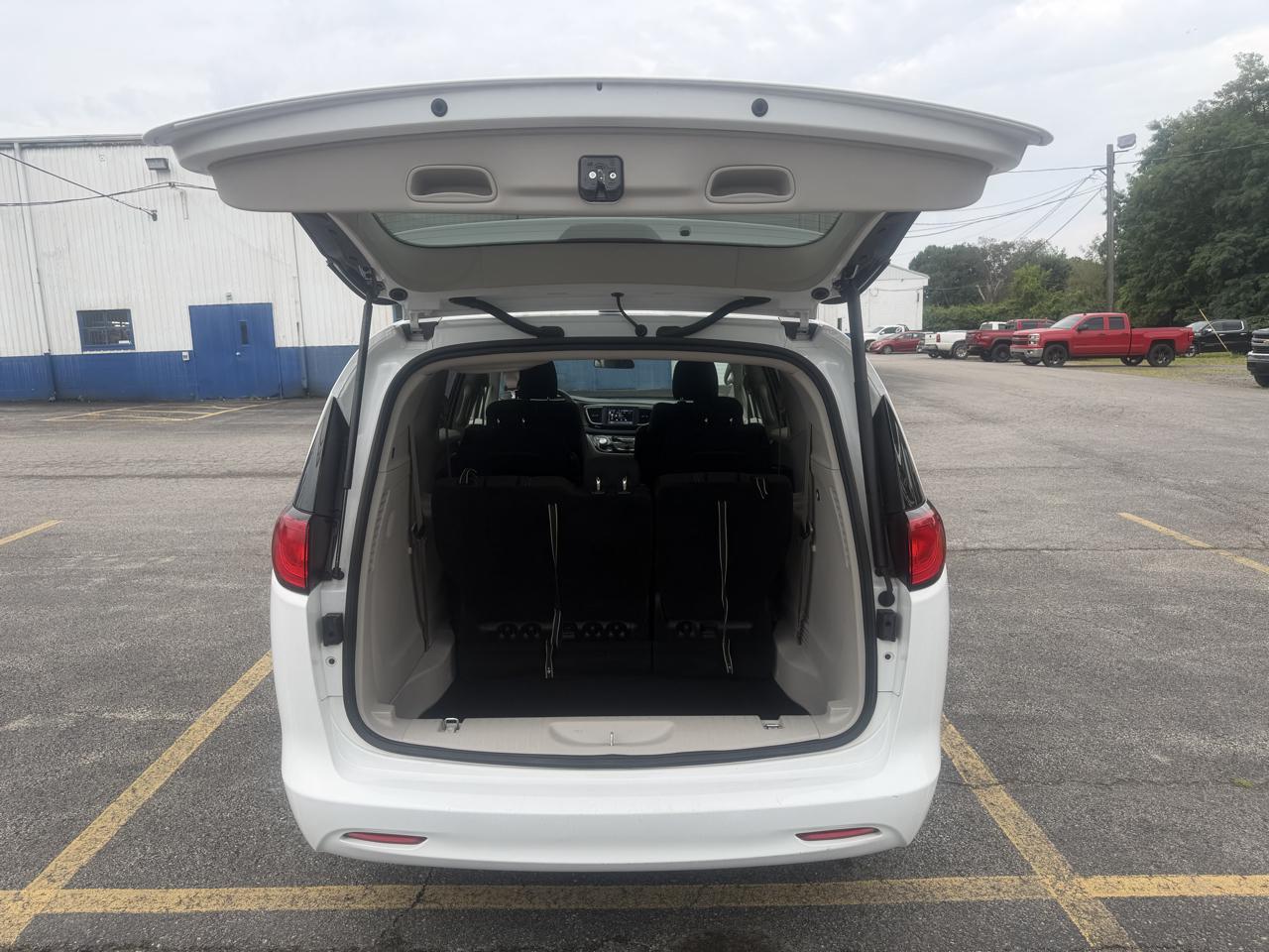 Chrysler Voyager LX FWD 2022