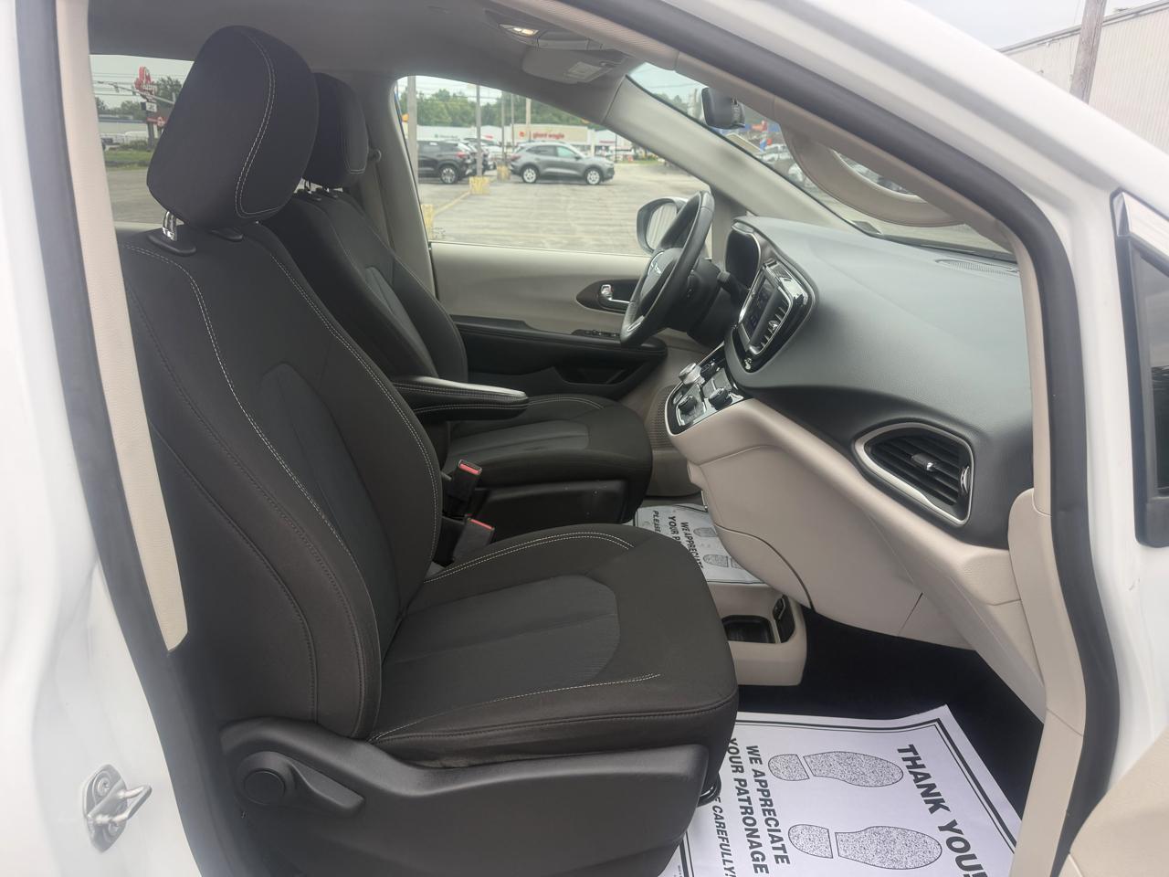 Chrysler Voyager LX FWD 2022
