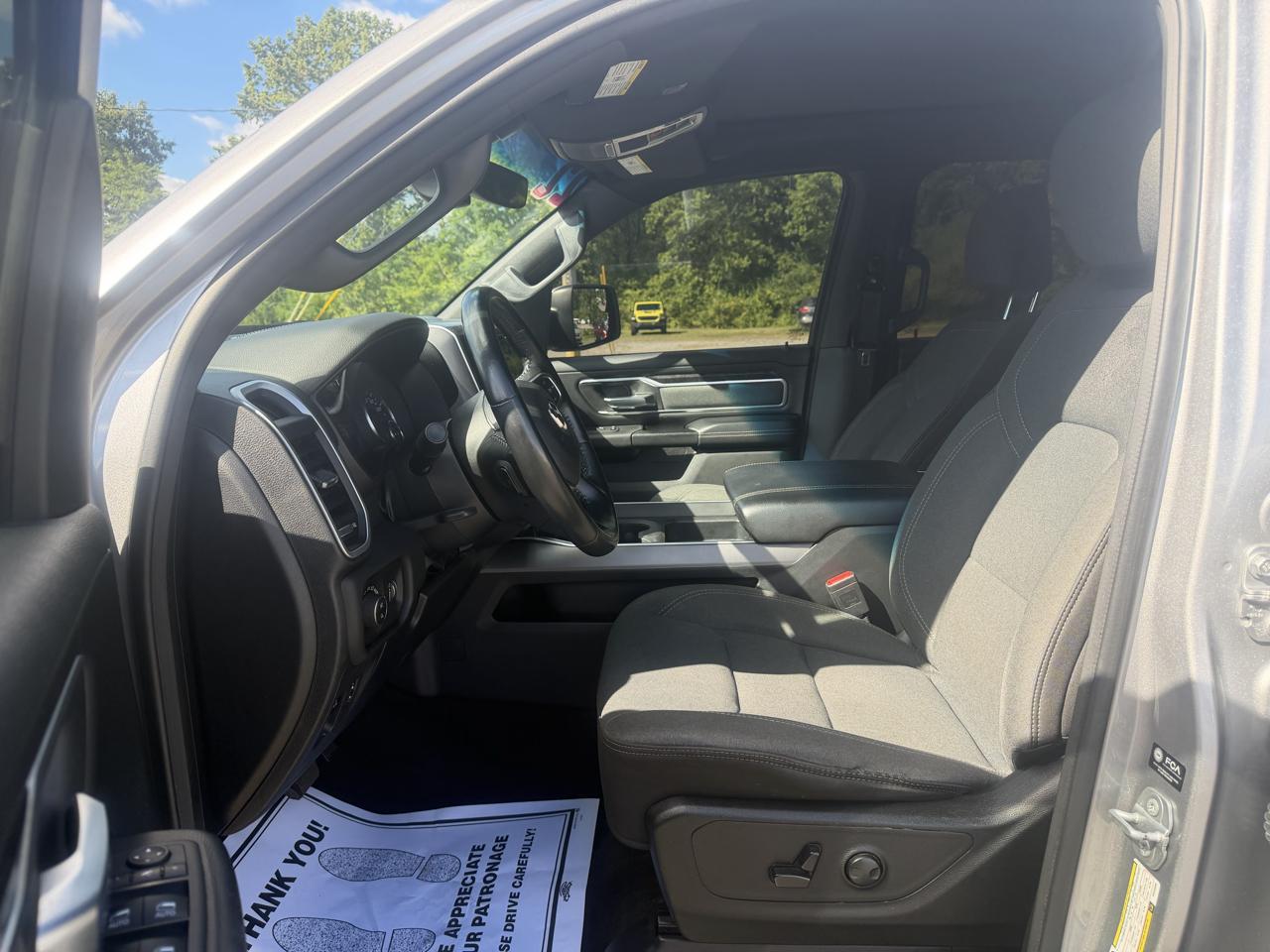 RAM 1500 Big Horn 4x4 Crew Cab 5'7" Box 2022